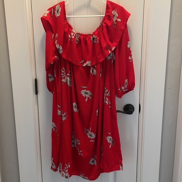 Beautiful red floral off the shoulder dress - Picture 6 of 6